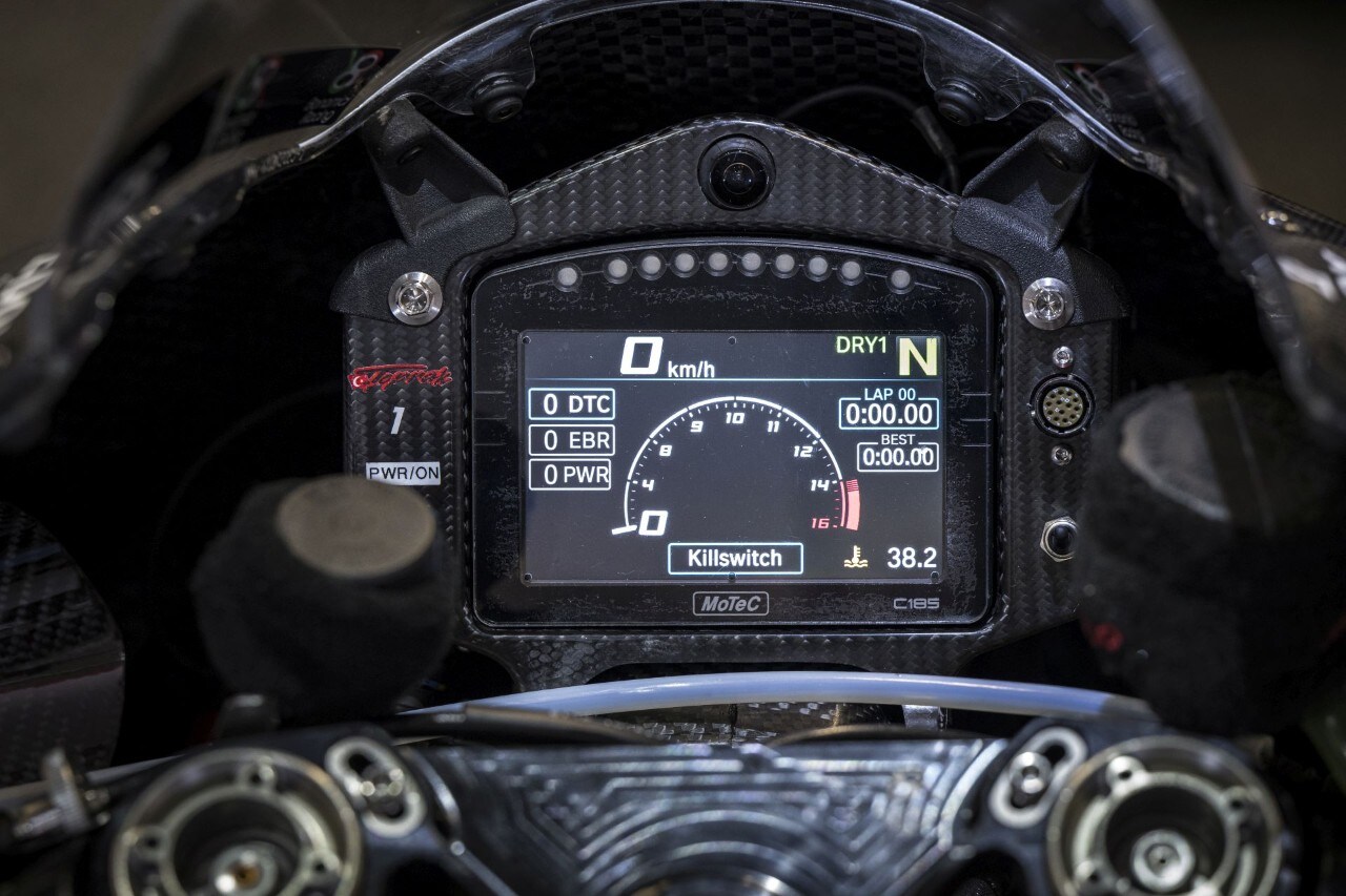 DueruoteTG #238 - Abbiamo guidato in pista la BMW che corre in SBK! 